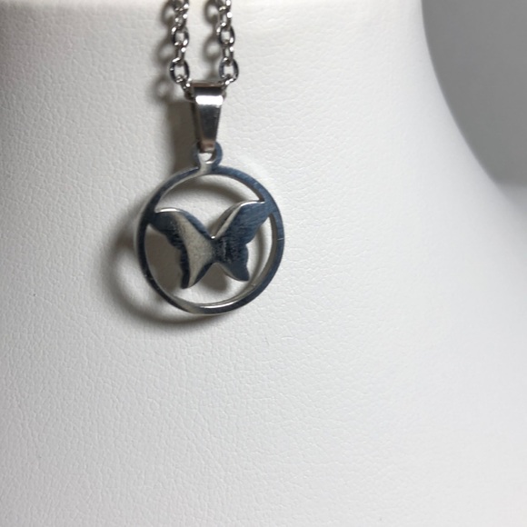 Delicate butterfly 🦋 Earrings and necklace set - Picture 6 of 8